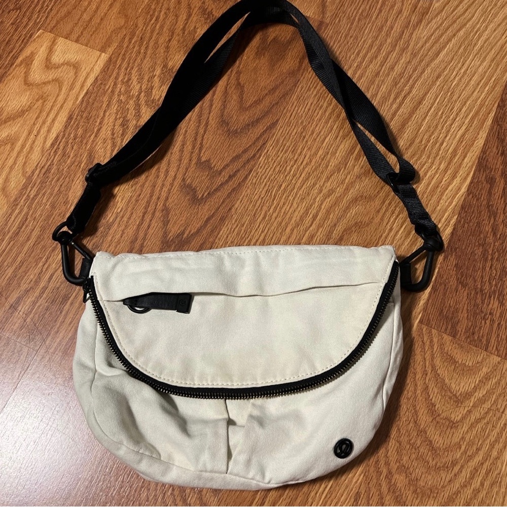 Lululemon festival bag